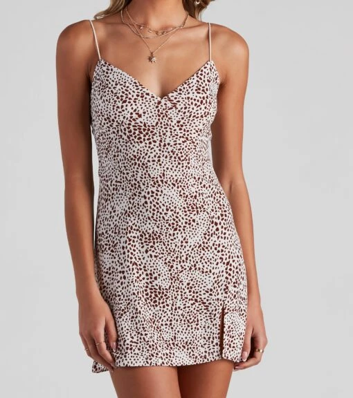 Windsor. Ahead Of The Pack V-Neck Mini Dress -Specialtycookwareus 05102 4653 4